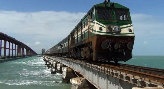 ரயில் சேவையை அத்தியாவசிய சேவையாக்கும் வர்த்தமானி