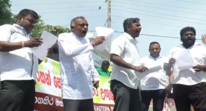 அமெரிக்க ஒப்பந்தங்களை இரத்து செய்யக் கோரி திருமலையில் ஆர்ப்பாட்டம்