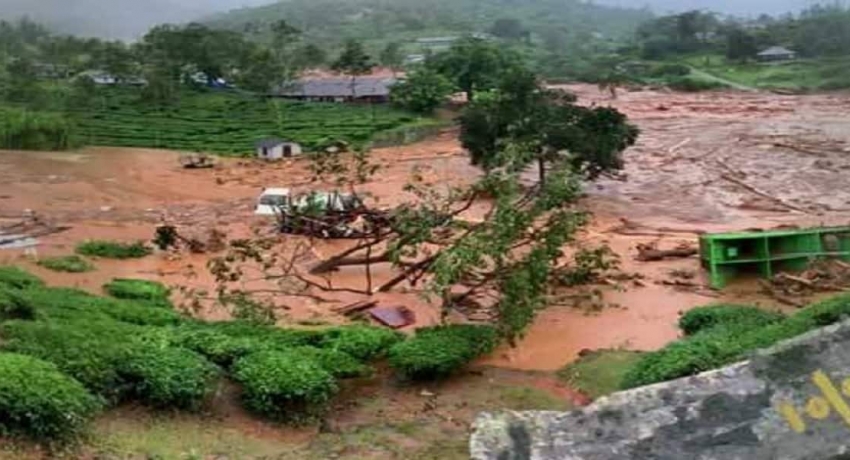 கேரளாவில் பலத்த மழை: நிலச்சரிவில் 50-க்கும் மேற்பட்டோர் சிக்கியுள்ளனர்