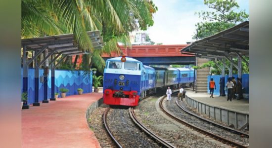 கொழும்பு - பெலியத்த வரை நகர்சேர் கடுகதி ரயில் சேவை