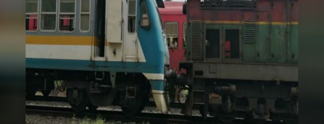 ரயில்கள் நேருக்கு நேர் மோதல்: நால்வர் இடைநீக்கம்