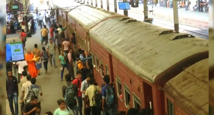 பணிப்பகிஷ்கரிப்பு தொடர்ந்தாலும் 12 ரயில்கள் சேவையில் ஈடுபடுத்தப்பட்டதாக போக்குவரத்து அமைச்சு தெரிவிப்பு