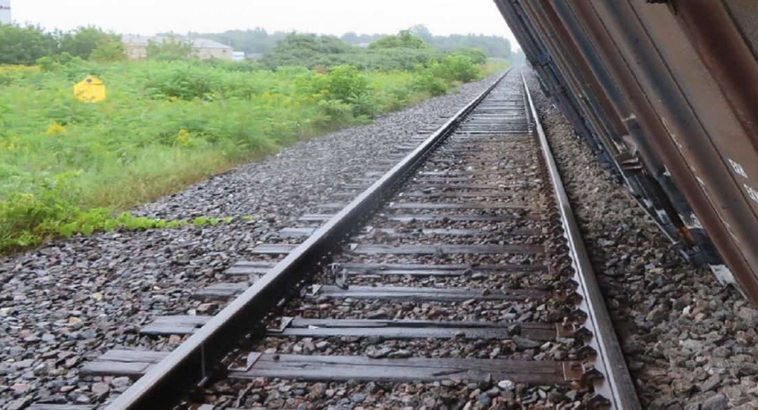 யாழ்தேவி ரயில் தடம்புரண்டது: ஒருவர் காயம்