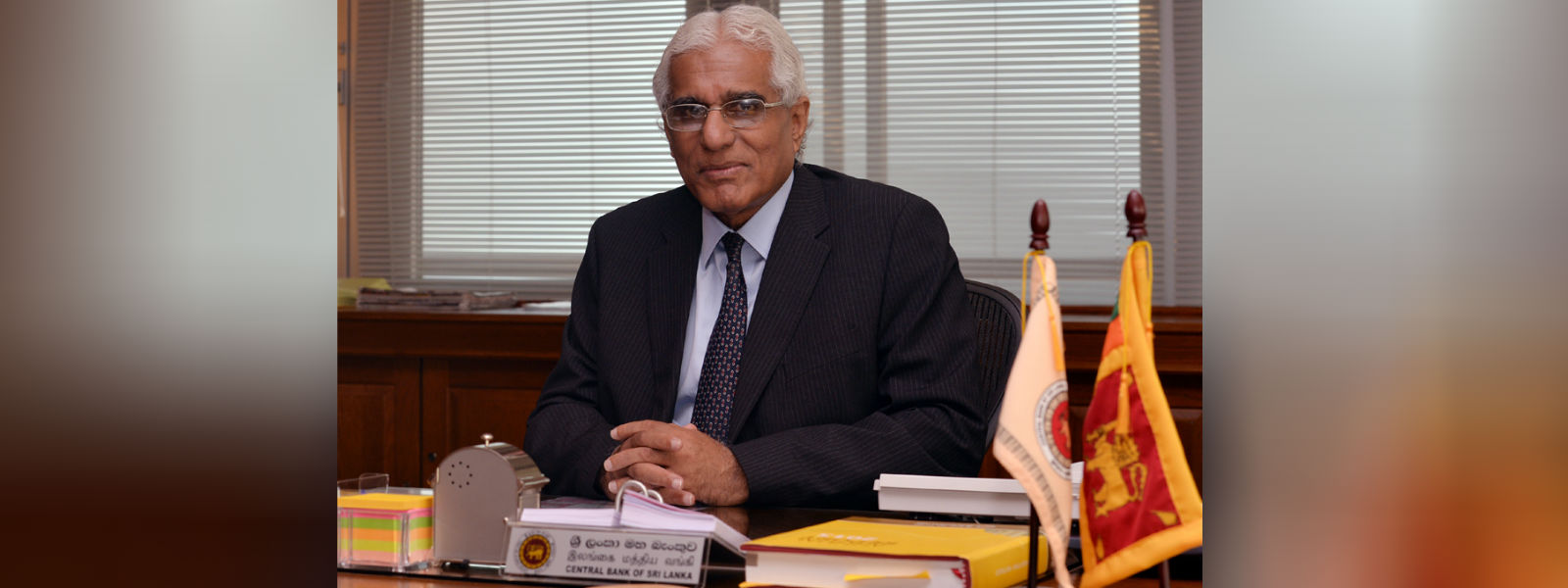 மத்திய வங்கி ஆளுநர் இராஜினாமா கடிதத்தை கையளிப்பு 