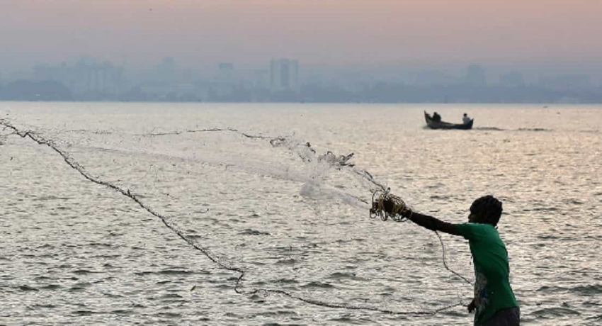 மன்னார் மீனவர்கள் மூவர் இராமேஸ்வரத்தில் கைது