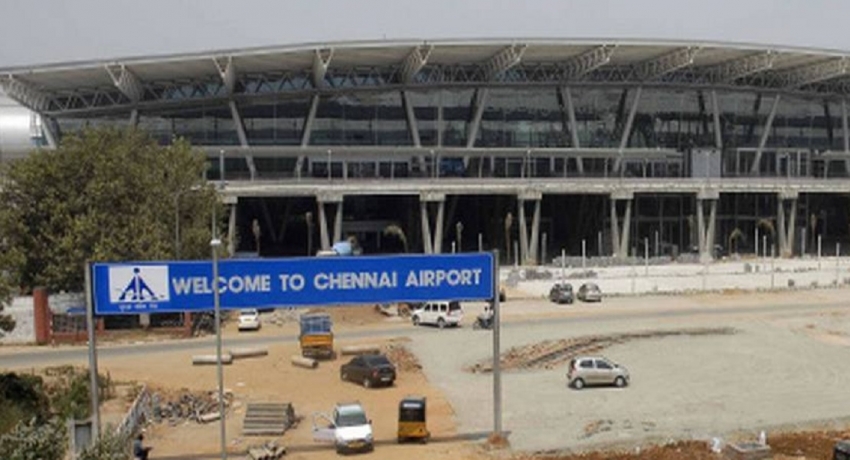 தங்கம் கடத்த உதவிய சுங்க அதிகாரிகள் இருவர் சென்னையில் கைது