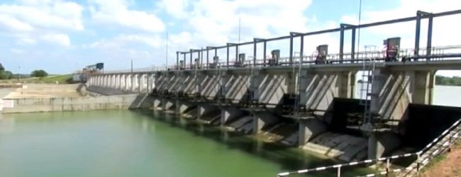 நீருக்காக காத்திருக்கும் கிளிநொச்சி விவசாயிகள்