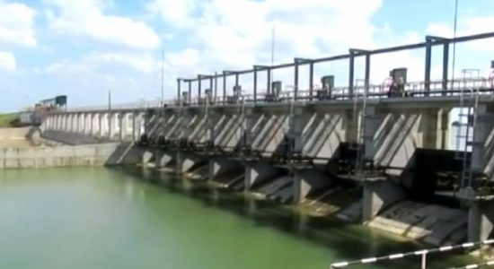 நீருக்காக காத்திருக்கும் கிளிநொச்சி விவசாயிகள்