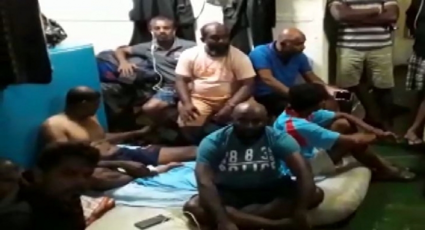 அரபிக்கடலில் படகில் தத்தளிக்கும் இலங்கை சமுத்திர பாதுகாப்பு உத்தியோகத்தர்கள்