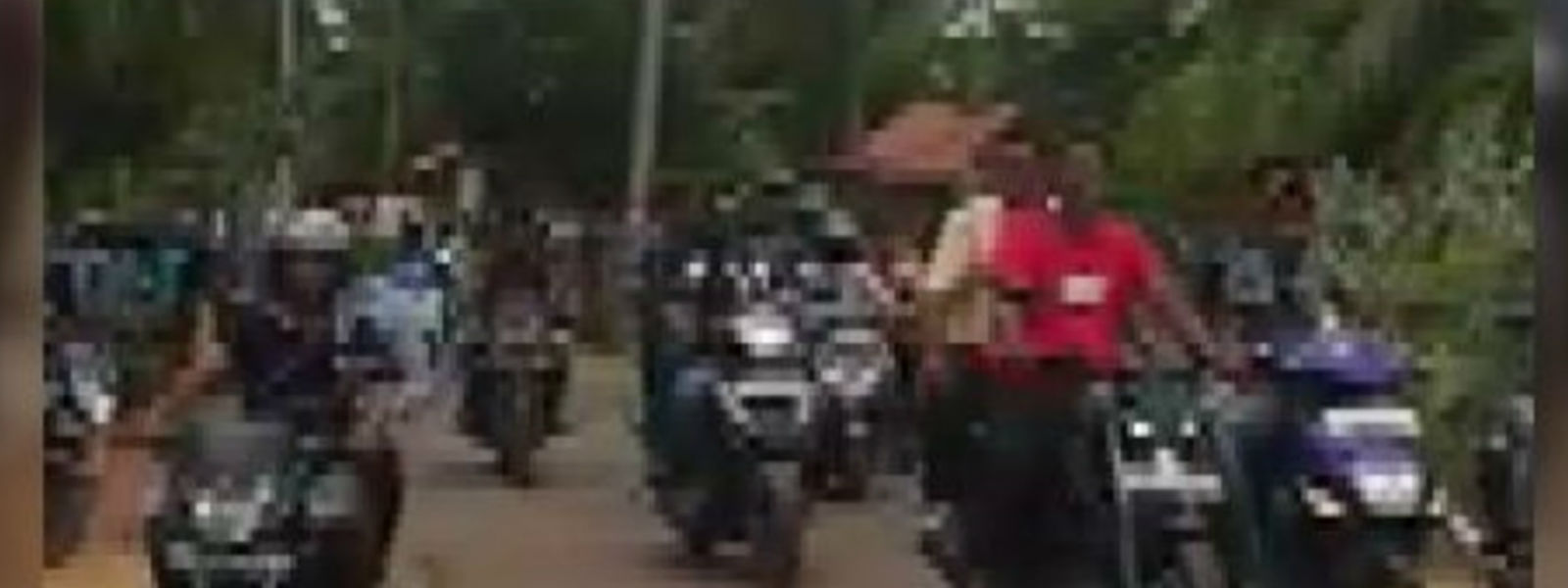 தலைக்கவசமின்றி பயணித்த வேட்பாளர்: அறிக்கை கோரல் 