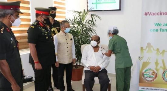 சபாநாயகருக்கு கொரோனா தடுப்பூசி ஏற்றப்பட்டது