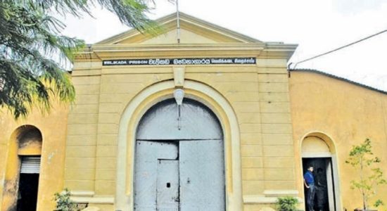 வெலிக்கடை சிறைச்சாலை காவலர் பணிநீக்கம்