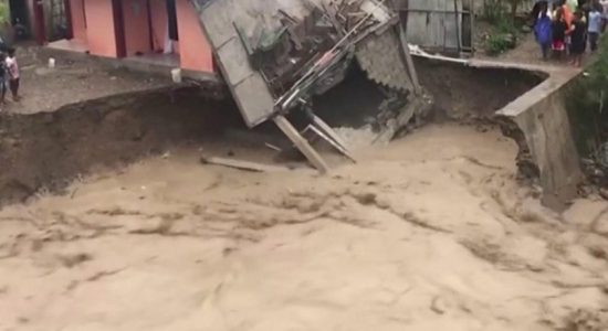 இந்தோனேஷியாவில் மண்சரிவு, வௌ்ளம்: 101 பேர் பலி