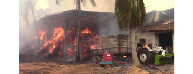 புத்தளத்தில் தும்புத் தொழிற்சாலையில் தீ பரவல்