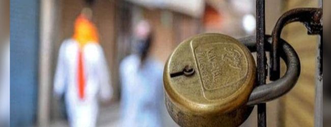 வியாபார நிலையங்களை தாமாகவே மூடும் மக்கள் 