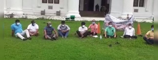கொழும்பு மாநகர சபைக்கு முன்பாக ஆர்ப்பாட்டம் 