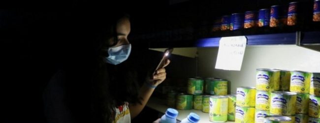 எரிபொருள் பற்றாக்குறையால் நாடே இருண்டுபோனது