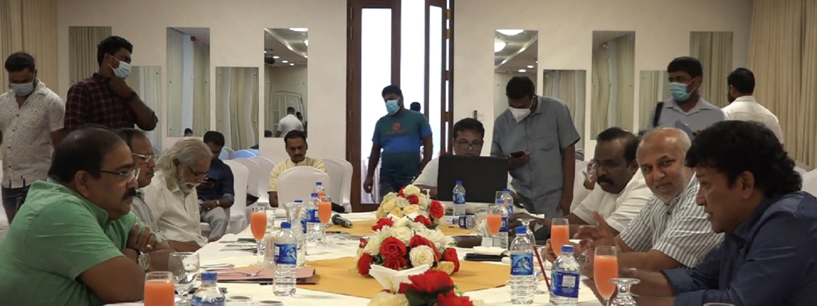 ஆவணத்தில் இதுவரை கையெழுத்திடாத மாவை