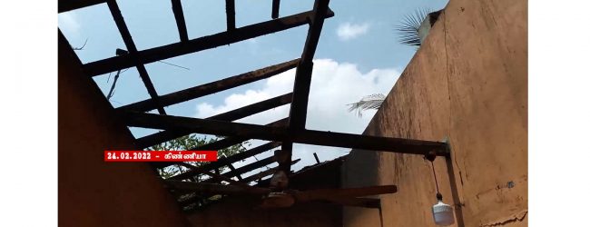 குப்பி விளக்கு கவிழ்ந்ததால் தீப்பற்றி எரிந்த வீடு