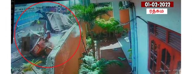 UPDATE: ரத்கம விபத்தில் ஒரே குடும்பத்தை சேர்ந்த நால்வர் பலி (CCTV)