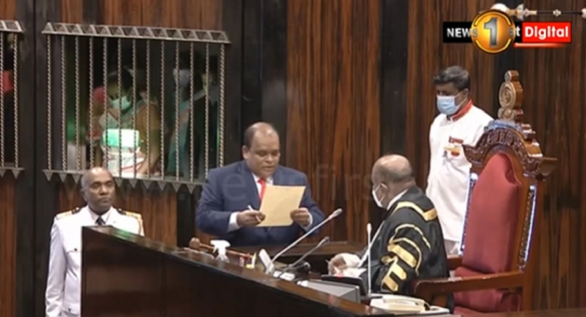 பாராளுமன்ற உறுப்பினராக தம்மிக்க பெரேரா சத்தியப்பிரமாணம்