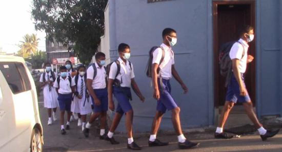 இவ்வாரம் புதன்கிழமையும் பாடசாலைகளை திறக்க திட்டம்