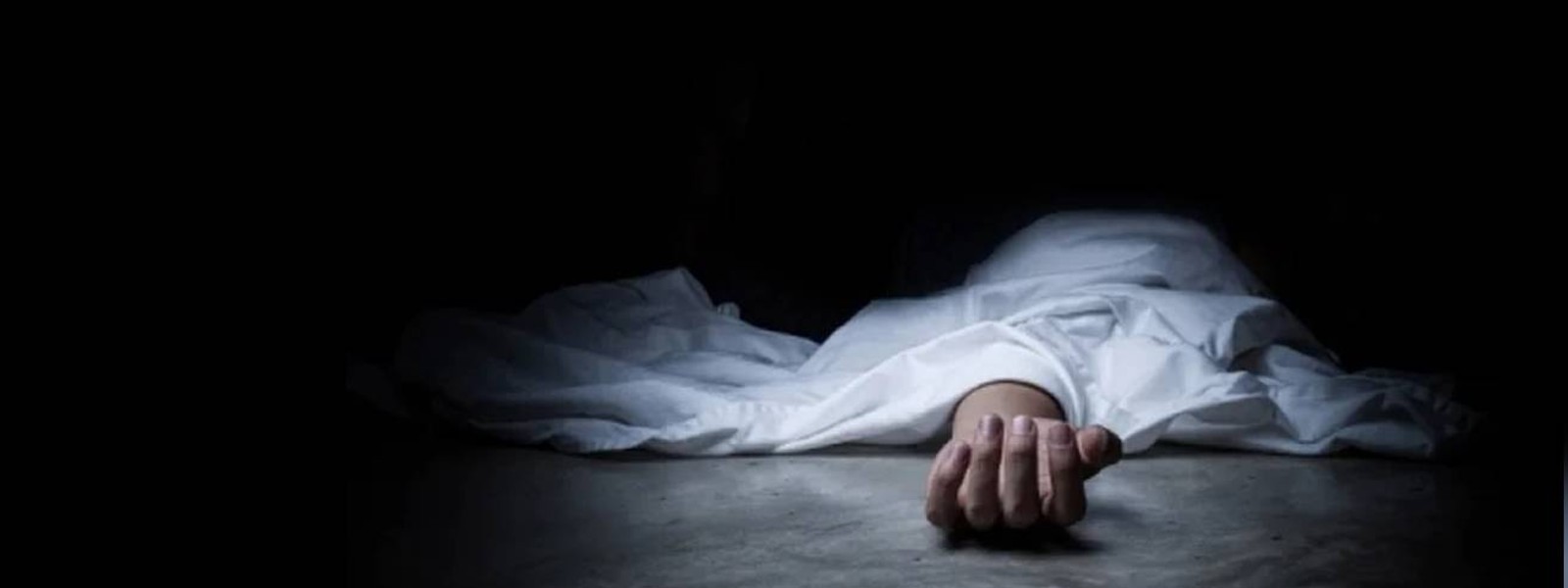 பாறையிலிருந்து வீழ்ந்து பல்கலைக்கழக மாணவி பலி