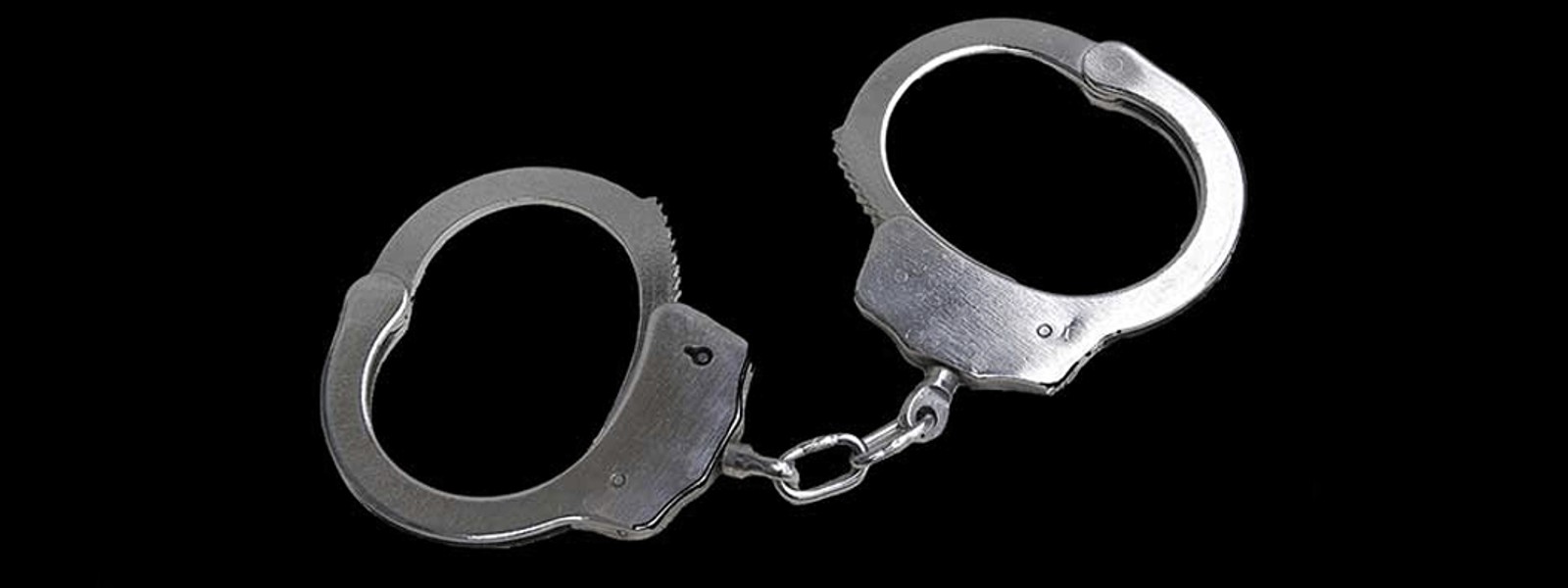 9,000 போதை வில்லைகளுடன் இருவர் கைது