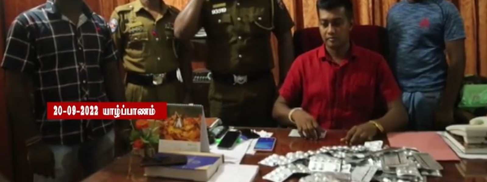 போதை வில்லைகளுடன் பொலிஸாரிடம் சிக்கிய 2 இளைஞர்கள்
