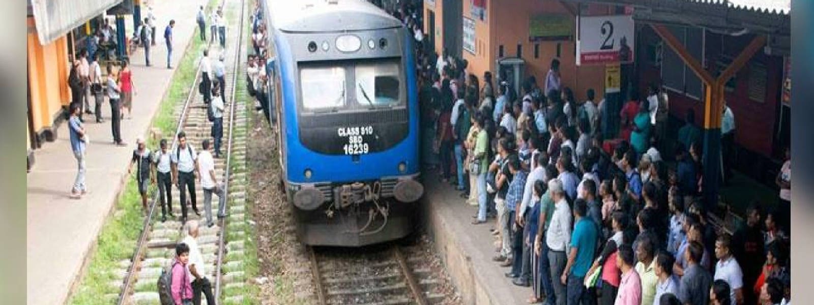 கரையோர ரயில் போக்குவரத்தில் தொடர்ந்தும் தாமதம்