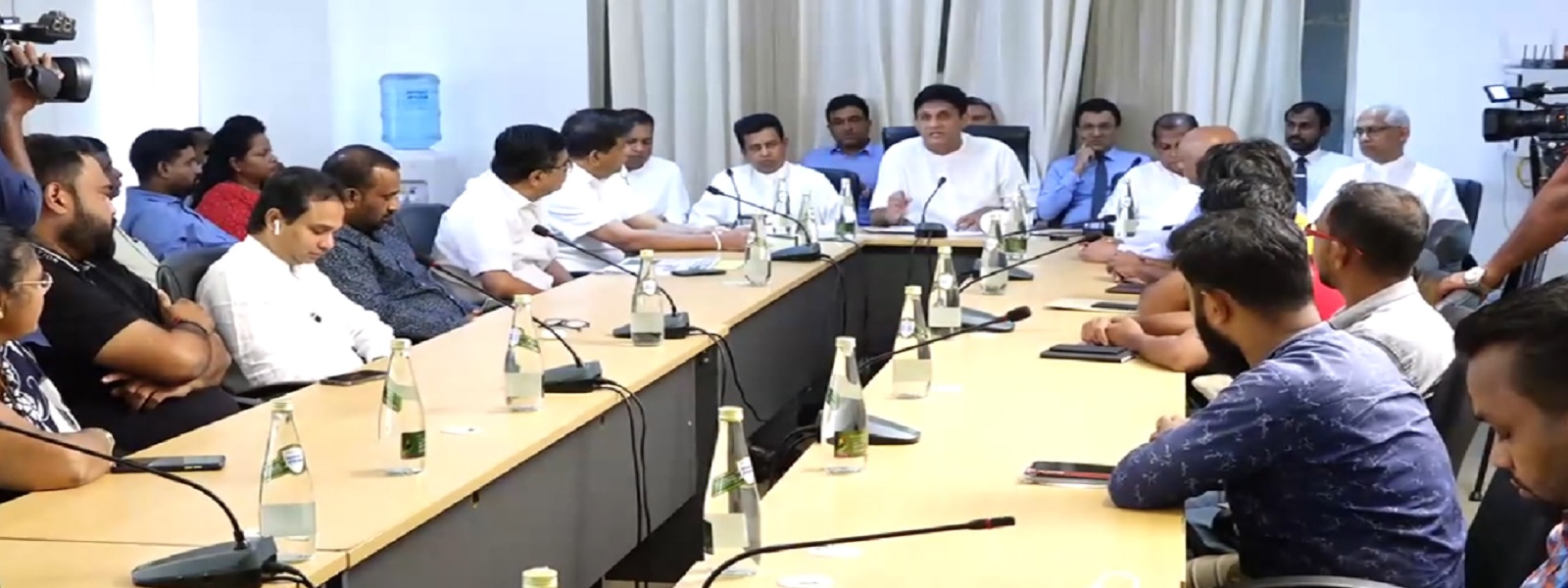 அரசாங்கத்தின் அடக்குமுறைக்கு எதிராக ஆர்ப்பாட்டம்