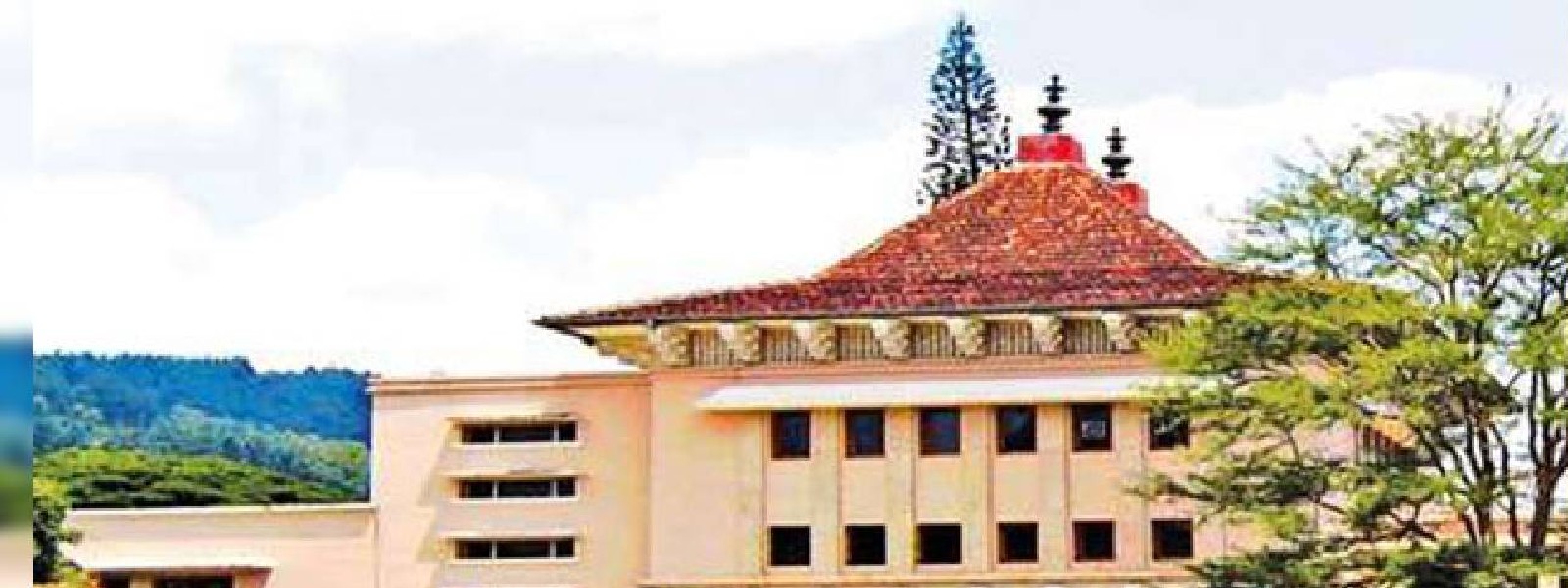 பேராசிரியர் அதுல சேனாரத்ன மீது தாக்குதல்