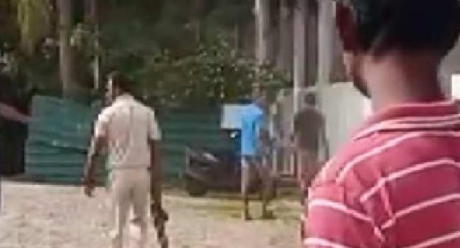 மீனவர்களை கலைக்க வான் நோக்கி துப்பாக்கி பிரயோகம்