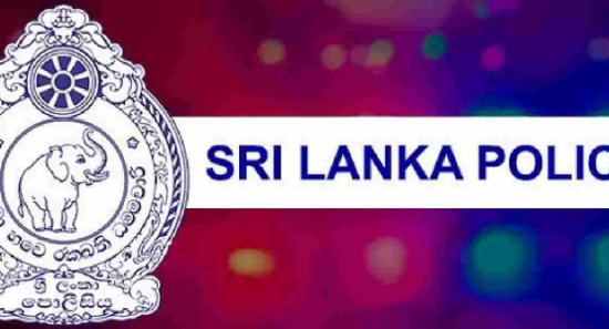 நிறுத்தி வைக்கப்பட்டிருந்த காரிலிருந்து துப்பாக்கி