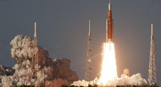 மனிதர்களை நிலவை நோக்கி அழைத்துச்செல்லும் நாசா